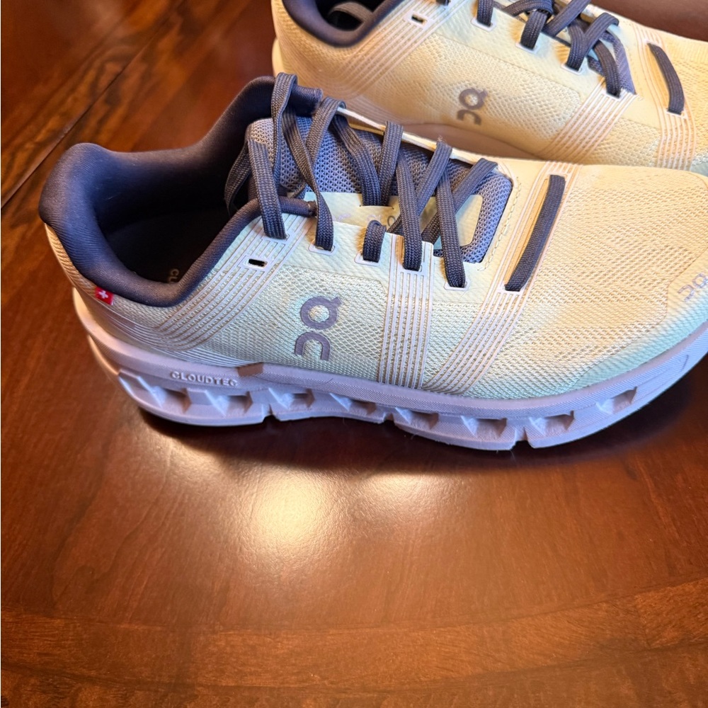 On Running Cloudgo Women's Shoes in Lime and Black. Used once